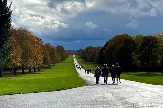 1,000 Years of Royal History from Windsor to Eton: A Self-Guided Audio Tour - Pub and Theatre Stops: How the Tour Feels More Human
