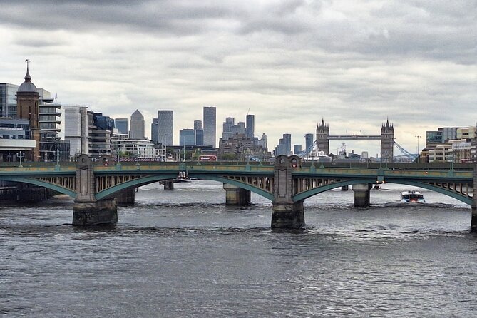 2 Hour Big Ben to Borough Market Walking Tour - London Eye: a short stop for a big skyline marker