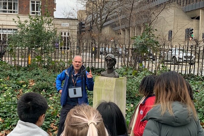 2-Hour Private LGBTQ+ History Tour of London with a Licensed Guide - The ending at Fitzroy Tavern: an easy landing after the stories