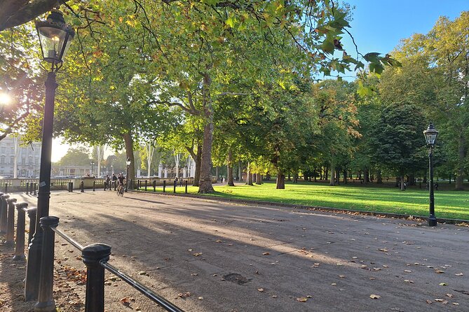2 Hour Walking Tour from Buckingham Palace to Big Ben - Whitehall Highlights: Admiralty Arch, Horse Guards, and the Big Photo Stops