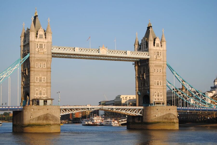 3-Hour City of London Walking Tour - Strand to Fleet Street: newspaper power, then and now