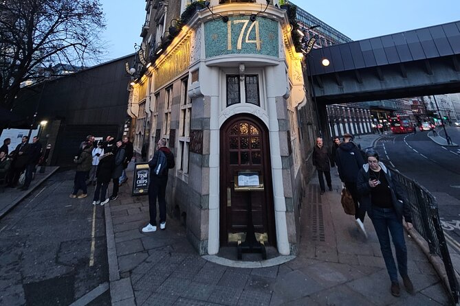 3-Hour Historic Pub Experience in London - Why the route works: pubs tied to courts, churches, and working London