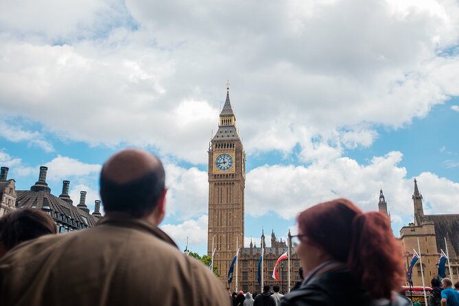 3-Hour Private Guided Walking Tour of London - Southwark and the Golden Jubilee Bridges: the city shifts tone