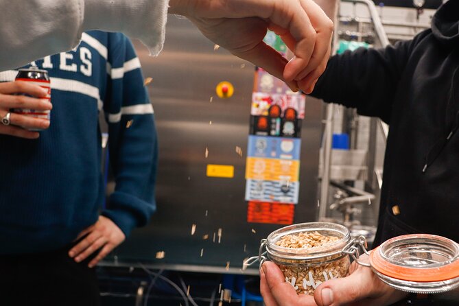 3 Locks Brewing Company Tour and Tasting Experience in Camden - The tasting flight: six beers, a welcome pour, and what you should notice