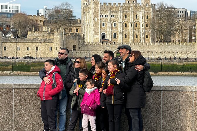30 Major London Attractions Walking Tour With Photos - Buckingham Palace and the guard changing schedule you can plan around