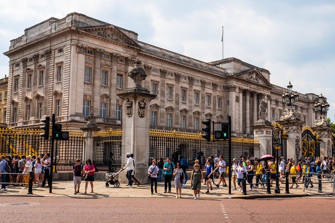 7 Day Tour Exploring England and Scotland starting from London - Hotels, rooms, and the coach reality you should plan for
