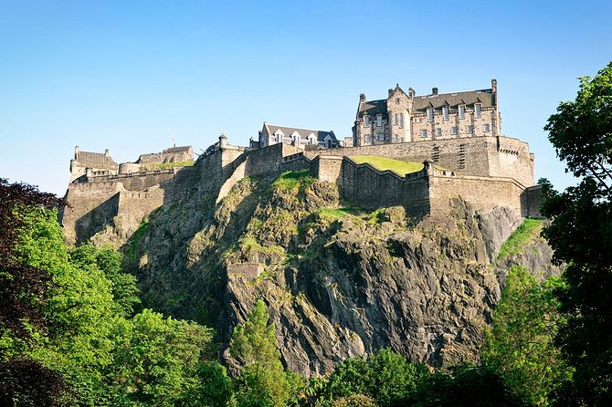 7 Day Winter Tour of England and Scotland starting from London - Manchester to Shakespeare Country and Bicester Village