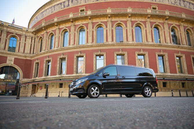 8 Seater Transfer: Heathrow Airport to Central London - Meeting the chauffeur at Heathrow without wandering for an hour