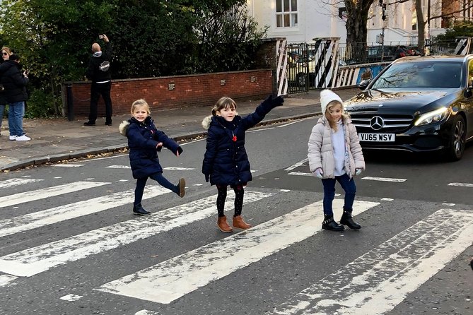 A Beatles London taxi tour and sightseeing experience - Entering London the Beatles way, from Palladium to Savile Row