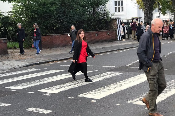 A Beatles London taxi tour and sightseeing experience - Stop 3: Montagu Square and the Fab Four home base feeling