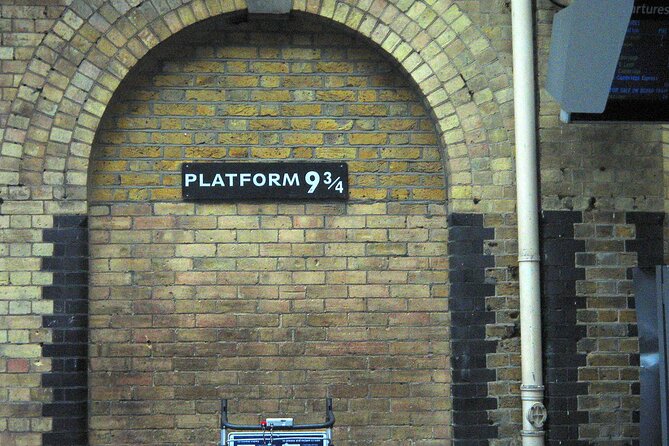 A Muggle's Guide to Harry Potter Walking Tour in London - Stop 2: Trafalgar Square and the dementor-style London meaning