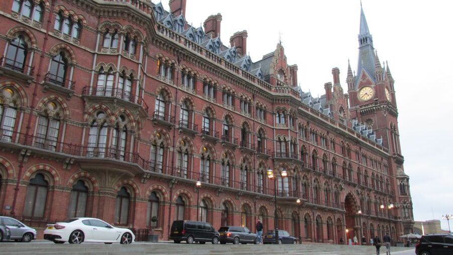A Muggle's Guide to London: Harry Potter Walking Tour - Finding the Leaky Cauldron and the Diagon Alley inspiration in real London