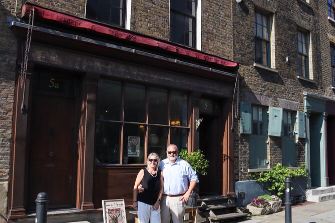 A Private VIP Jack the Ripper Black Cab Tour - Meeting Danny and Settling Into a 3-Hour Route
