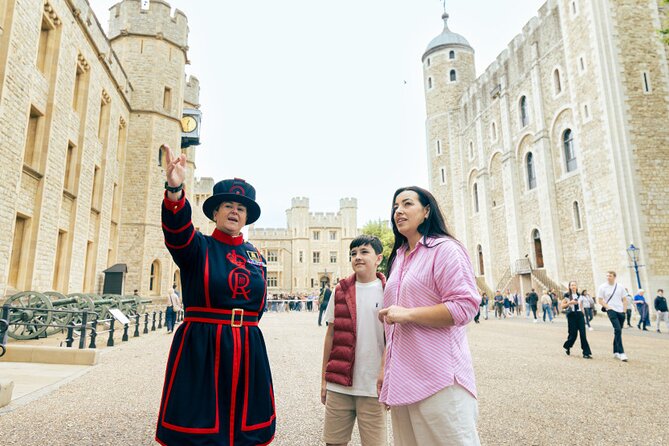 Admission Ticket to The Tower of London & Crown Jewels Exhibition - Crown Jewels Exhibition: Photo Rules, Big Craftsmanship, and Real Time Pressure