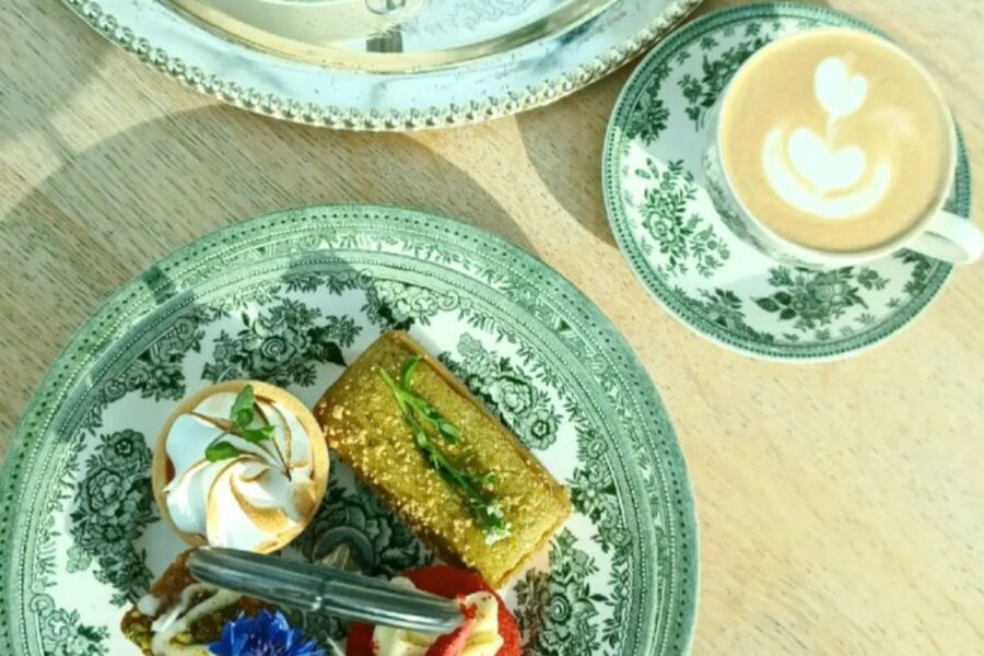 Afternoon Tea at the British Museum - Afternoon tea under the British Museum’s Great Court glass roof