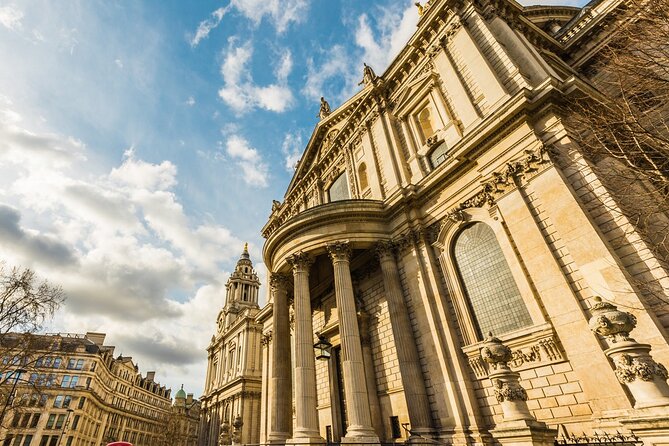 American Heritage in London 4 Hour Private Tour in a Black Cab - Trinity Square Gardens: WWII Atlantic Convoys and Real Loss