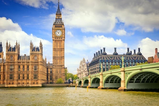 Arrival Transfer: London Airport LHR to London by Business Car - Heathrow Arrivals Meet-and-Greet That Gets You Moving