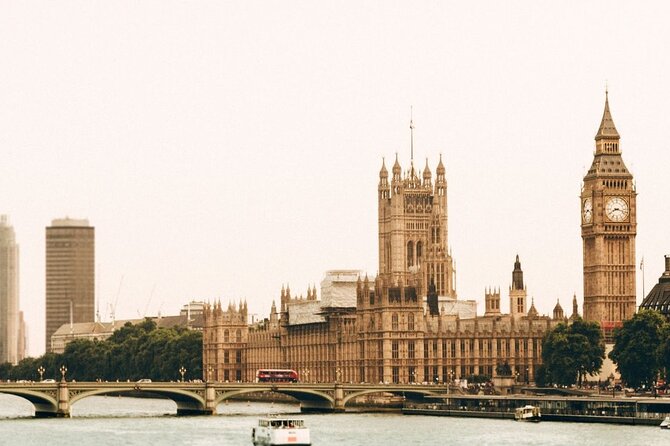 Best of London Private Walking tour, 3hours - Downing Street and the Household Cavalry Museum exterior pass