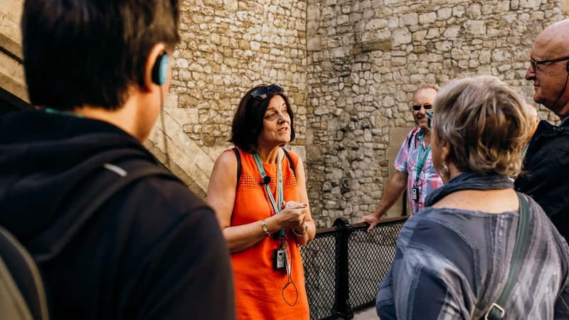 Best of London: Tower of London, River Cruise & History Walk - Crown Jewels viewing: seeing the 23,000 gemstones with less crowd stress