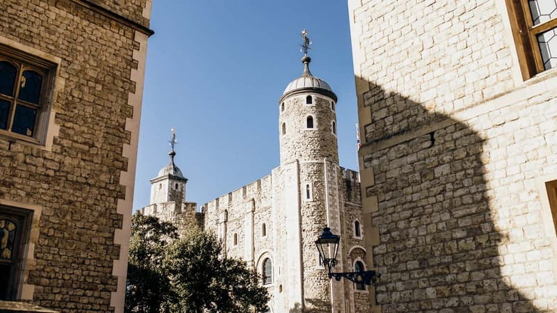 Best of London: Tower of London, River Cruise & History Walk - Thames cruise and landmark photo stops from the water