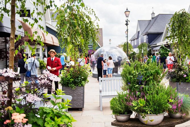 Bicester Village Private Vehicle Round Trip Service from London - Door-to-door comfort from central London
