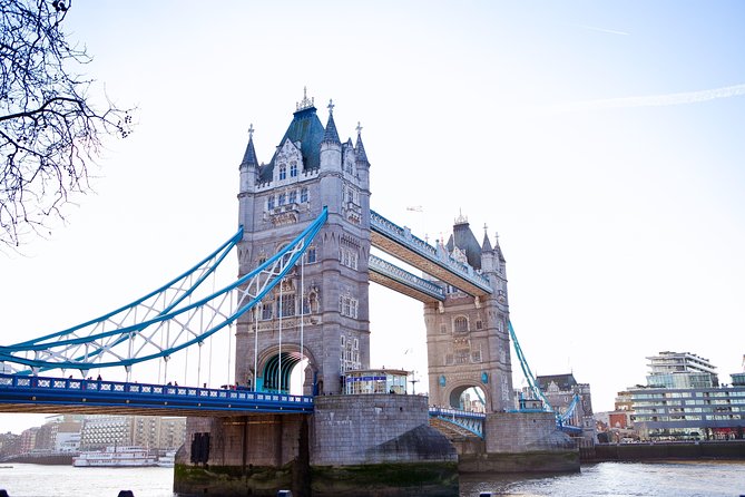 Black Taxi Tour of London: Classic Sightseeing Bespoke & Fun - Tower of London perimeter walk: crown-jewel energy without the lines