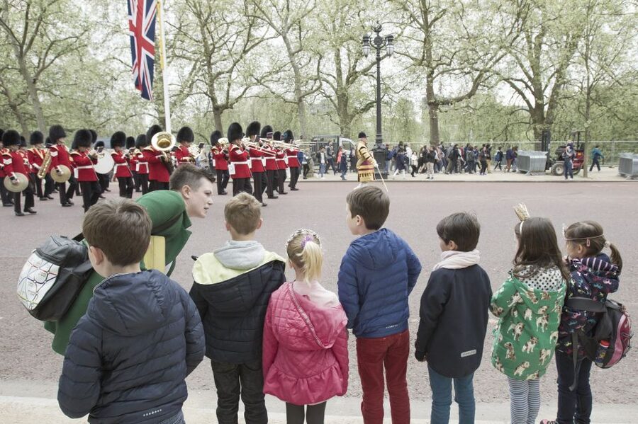 Bobbies, Corgis and the 7 Lions - Trafalgar Square and Horse Guards Parade: photos with a purpose