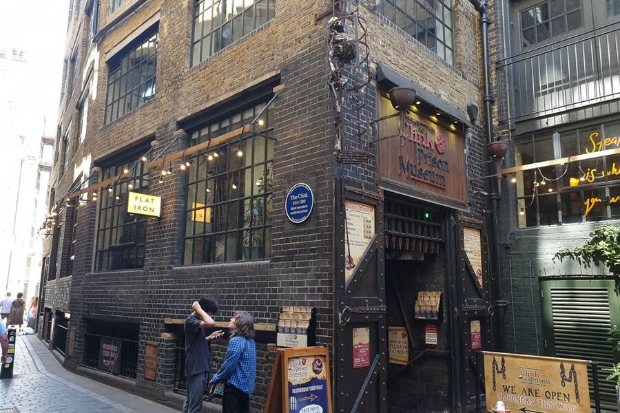 Booze, Brothels & the Bard: London's Bawdy Borough - The pubs-and-trade stops: Hop Exchange and the George Inn