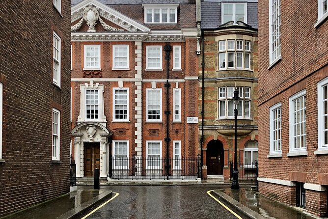 Bridgerton Tour in London - Savile Row tailoring: walking the street that dresses reputations