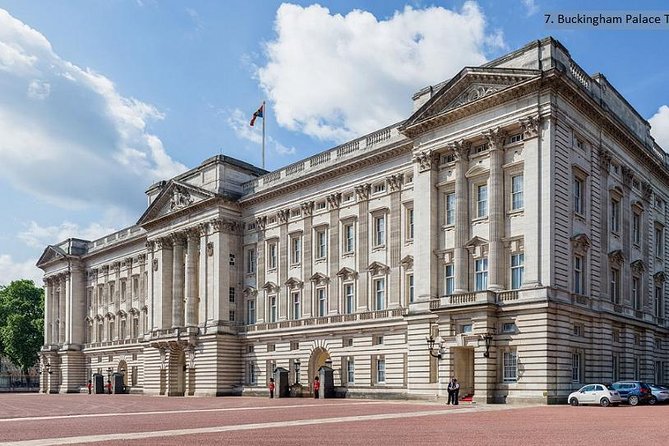 British Royal 3 Hour Walking Tour! - What makes the tour feel worth it: guides and group size
