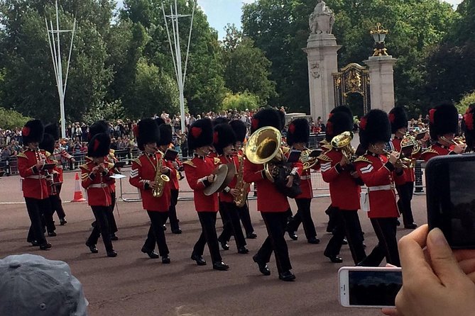 British Royalty walking tour including The Changing Of The Guard! - Royal Park Stops: The Walk That Makes It Understandable