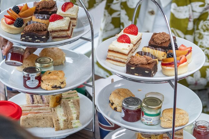 Buckingham Palace & Afternoon Tea Sightseeing Tour with PG Tips - Key things that make this tour work