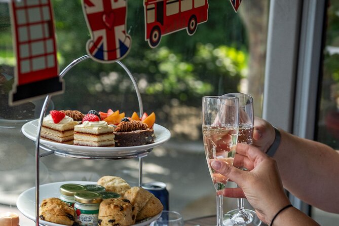 Buckingham Palace & Afternoon Tea Sightseeing Tour with PG Tips - Crowds, pace, and where the experience feels tight