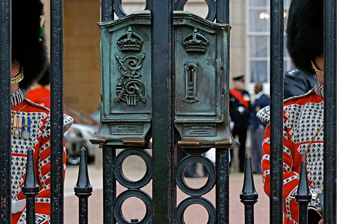 Buckingham Palace and Vintage Bus Tour of London - Westminster Abbey Photo Stop: Quick, Useful, Not a Full Visit