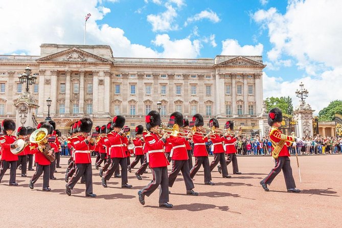 Buckingham Palace and Windsor Castle Self-Guided Tour with Coach - Golden Tours meeting points: the one detail that can make or break entry