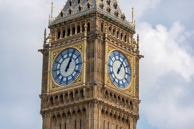 Buckingham Palace, Change the Guard & Crown Jewels Tour - Meeting point and route logic: start strong, stay on time