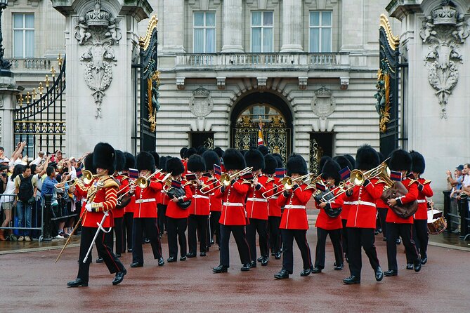 Buckingham Palace & Changing of the Guard Experience - The Guide Factor: Why the Crowds Don’t Ruin This Experience