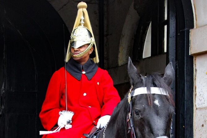 Buckingham Palace & Changing of the Guard Experience - What to Bring for a Smooth Royal-Morning Walk