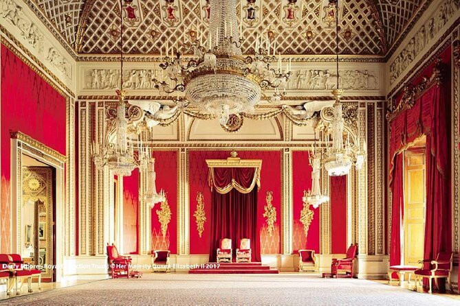 Buckingham Palace Entrance Ticket & British Royalty Guided Tour - Crowds, timing, and why the guided walk still helps