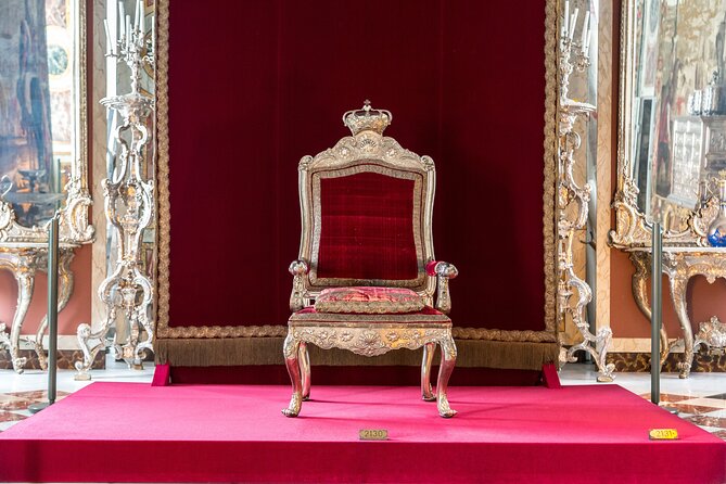 Buckingham Palace Exterior and Royal History Private Tour - Through St James Park: the Diana Memorial Walk and the Windsor family roadmap