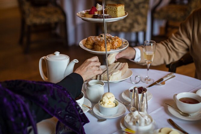 Buckingham Palace, St James Palace & Tea at Kensington Palace - Green Park’s quiet start and the art of staying away from crowds