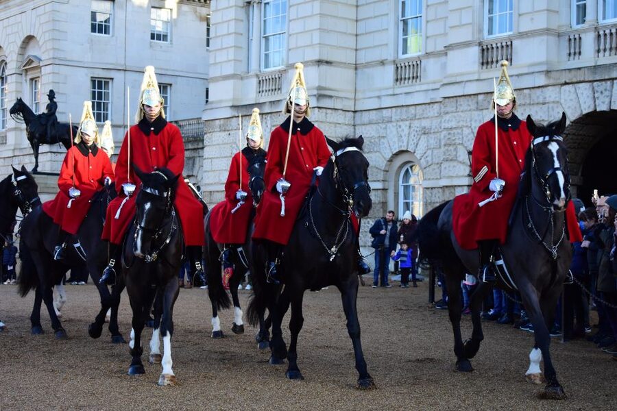 Buckingham Palace Visit and Changing of the Guard Tour - Timing Your Visit: The July to September Public Window