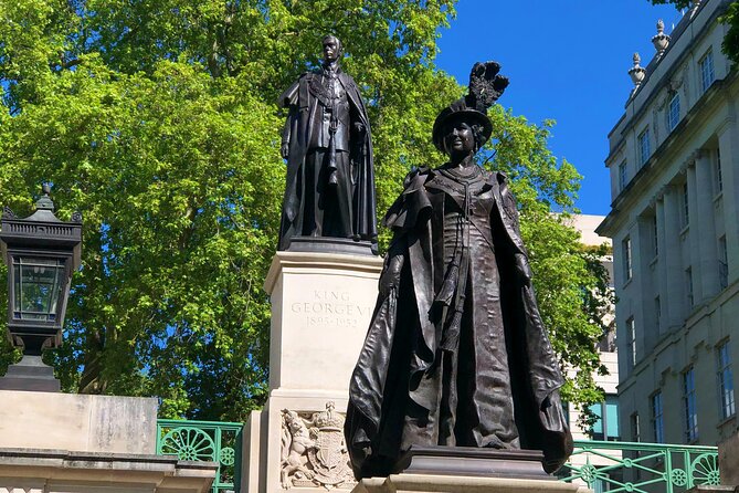 Buckingham Palace Visit & Changing of the Guard Walking Tour - Group Size, Pace, and What to Wear (Your Body Will Notice)