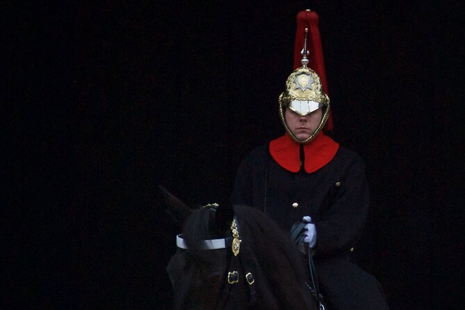 Buckingham Palace Visit & Changing of the Guard Walking Tour - Photo Spots and Crowd Sense: How the Guide Helps You Win