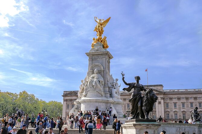 Buckingham Palace: Walking Tour with Entry & Audio Guide - St James’s Park and The Mall: where the walk becomes the story