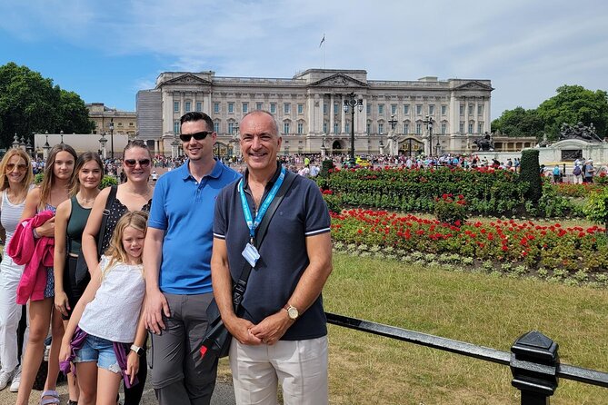 Buckingham Palace: Walking Tour with Entry & Audio Guide - What you’ll focus on inside: rooms and the audio pacing