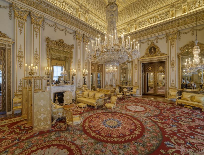 Buckingham Palace & Windsor Castle: Full-Day Tour - Windsor Castle State Apartments and St George’s Chapel: a royal site that can change
