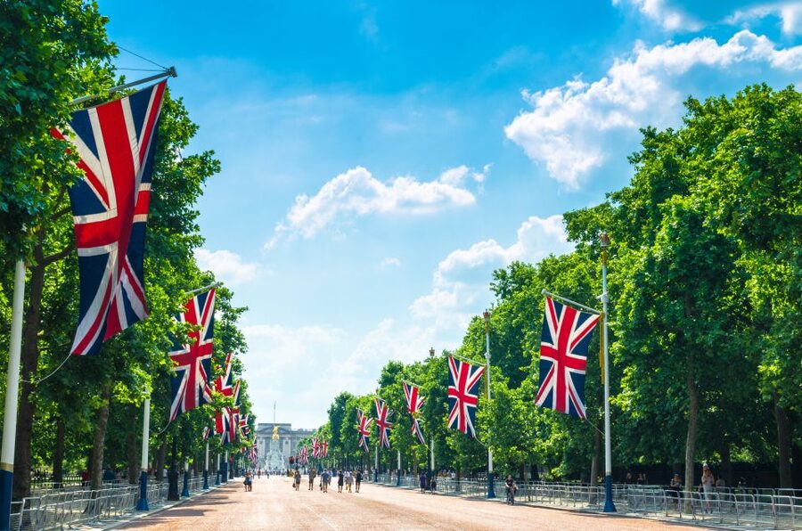 Buckingham Palace & Windsor Castle: Full-Day Tour - Starting point: arriving at The King’s Gallery at 9:15 AM