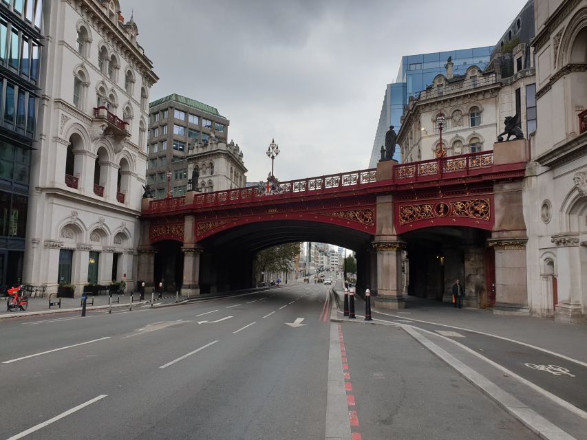 Burnings, Butchery & Black Death: London's Bloody Past - Golden Boy of Pye Corner: the tour’s spooky pulse without going full gimmick