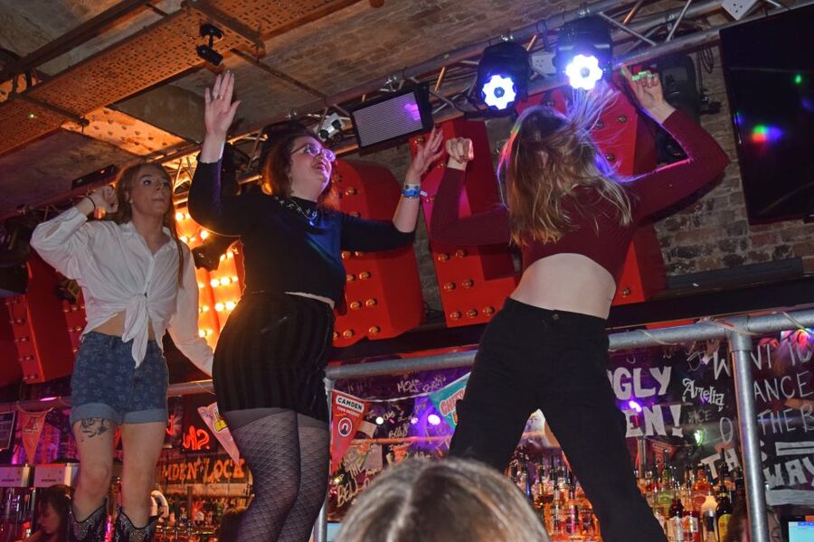 Camden Pub Crawl & Bar Tour London - The basic flow: 5 venues, hosts leading every step